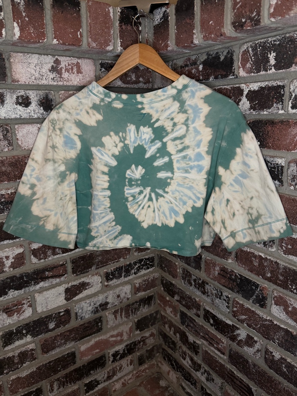 Gymshark Boxy Gym Custom Bleach Spiral Tie-Dye Cropped Tee- Seafoam Green/Cream - Picture 1 of 9
